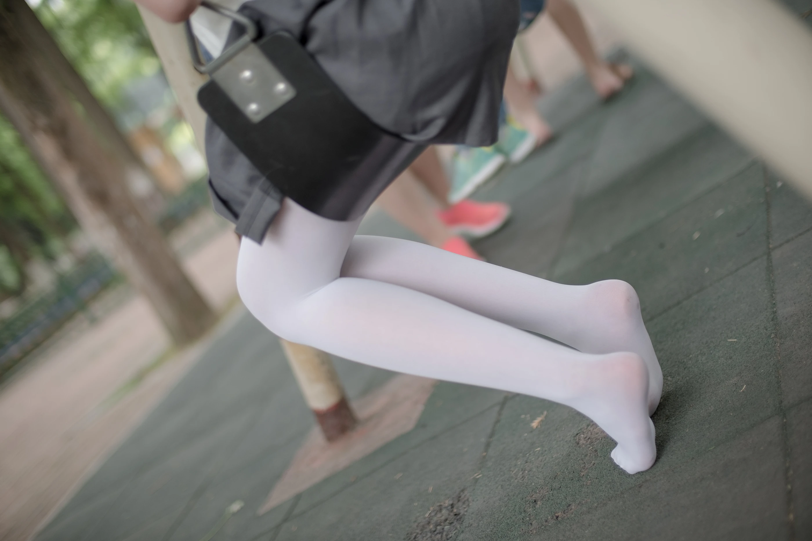 森萝财团 [R15-014] 白丝妹妹游园 [99P]插图6